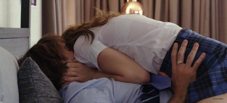 Kissing booth bed scene