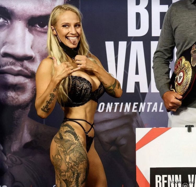 Ebony Bridges boxing