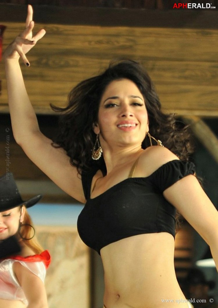 Tamanna Bhatia leaked hot Dance