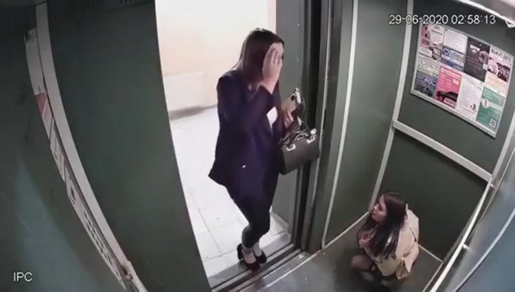 The girl defecated in the entrance