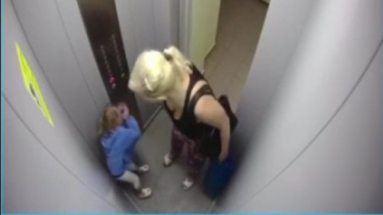 Grandmother beat a child in an elevator