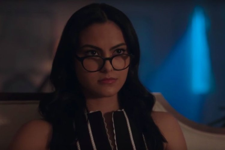 Veronica Lodge in glasses