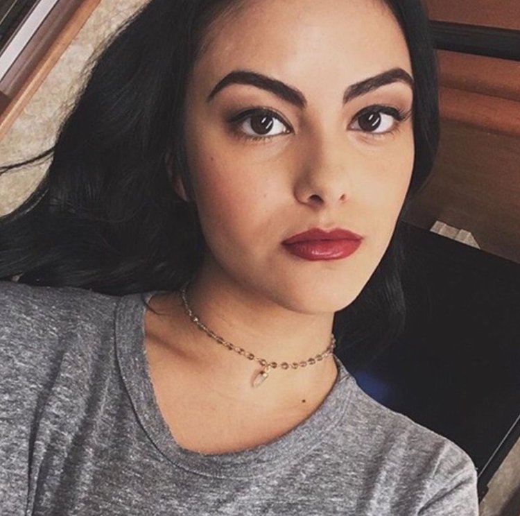 Camilla Mendes makeup