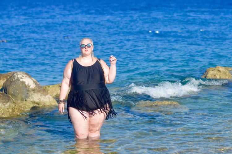 Fat women at sea