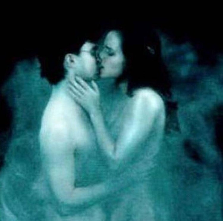 Harry and Hermione kiss