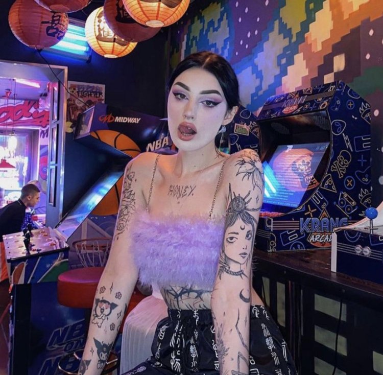 Julia Mulligan trans