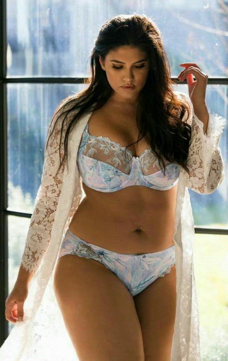 Natasha Cordero plus size model