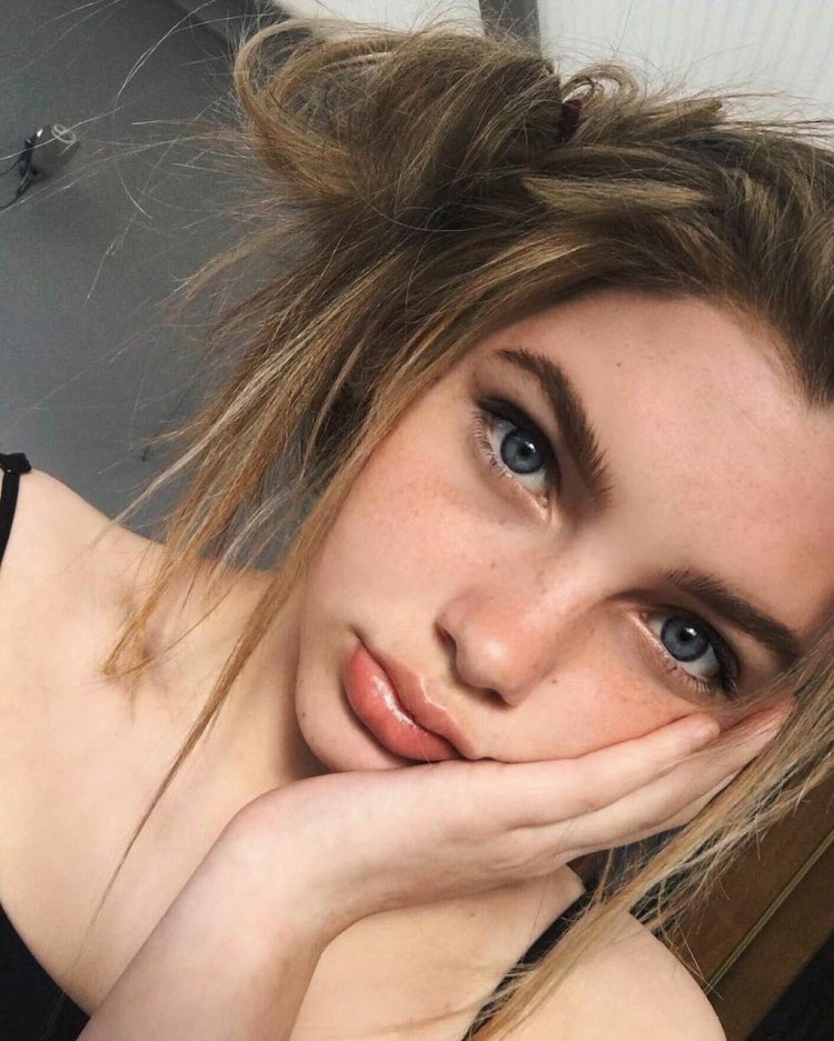 Sophia Mitchell 16 years without makeup