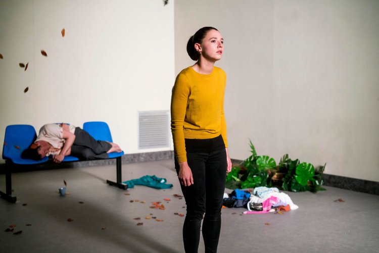 Murphy, Charlie (actress) legs