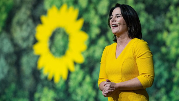 Annalena Baerbock tongue