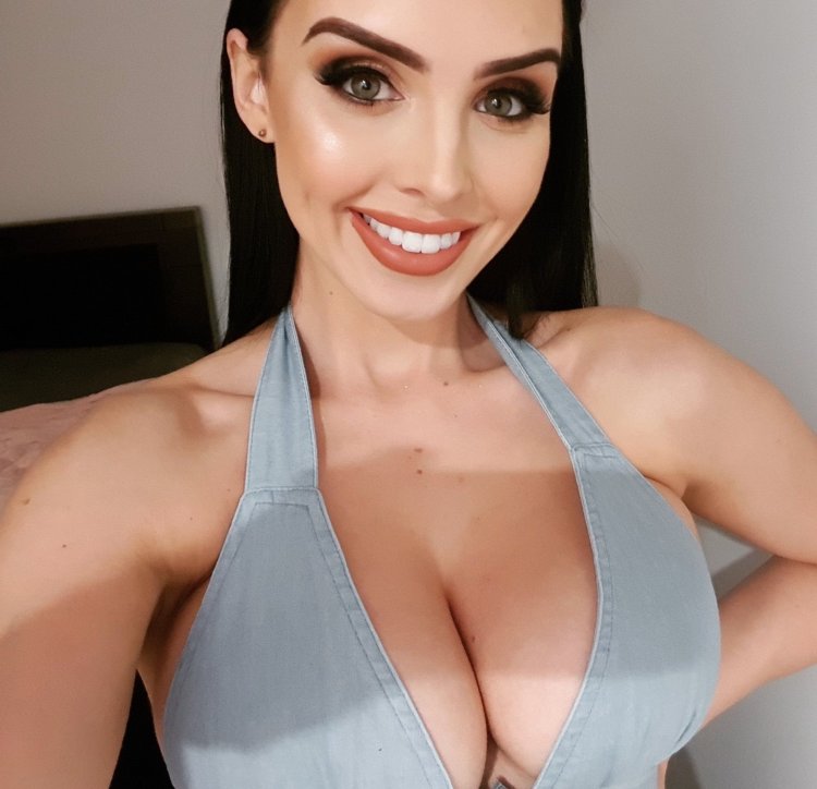 Malena Morgan photoshoot