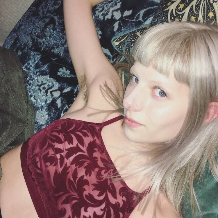 Aurora axnes armpits