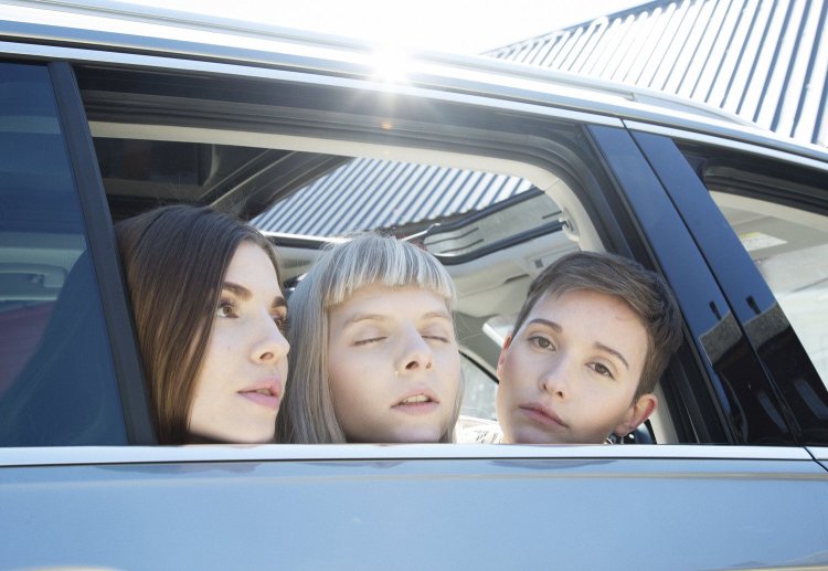 Aurora aksnes and her sisters
