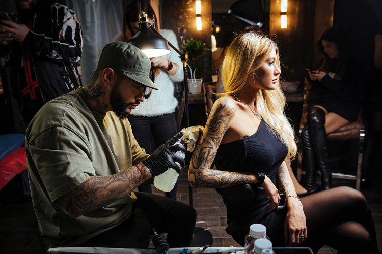 Timati and tattoo artist Anna