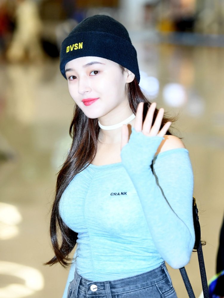 Nancy MOMOLAND figure
