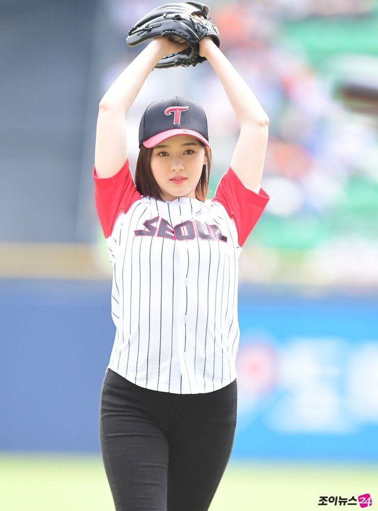 Nancy Jewel Mcdonie MOMOLAND