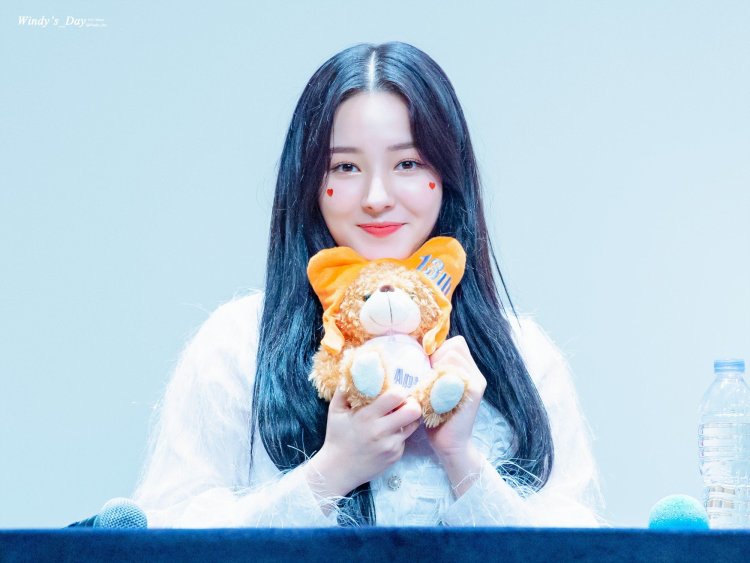 Nancy MOMOLAND figure