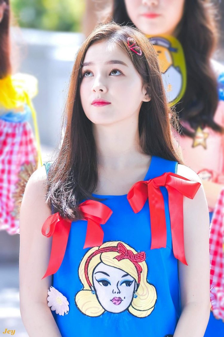 Nancy MOMOLAND before plastic surgery