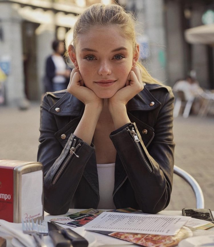 11 Girls With Magnetic Beauty