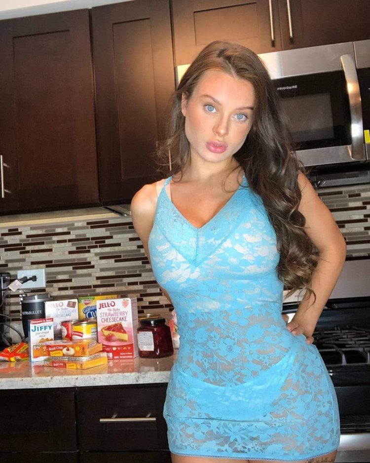 Lana Rhoades and pancakes