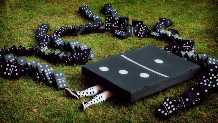 Giant Domino
