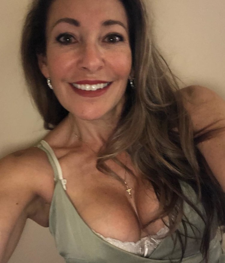 Elizabeth Hurley in swimsuit 2022