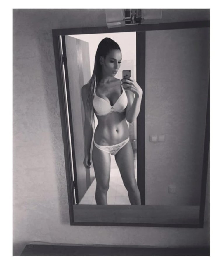 Jordan Carver and Veronica Black