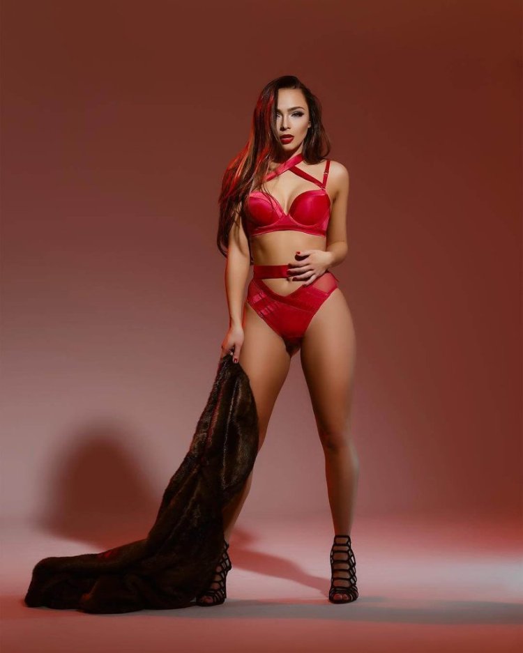 Caitlin Christine cosplay