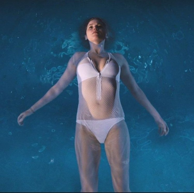 Jennifer Lawrence in swimsuit passengers