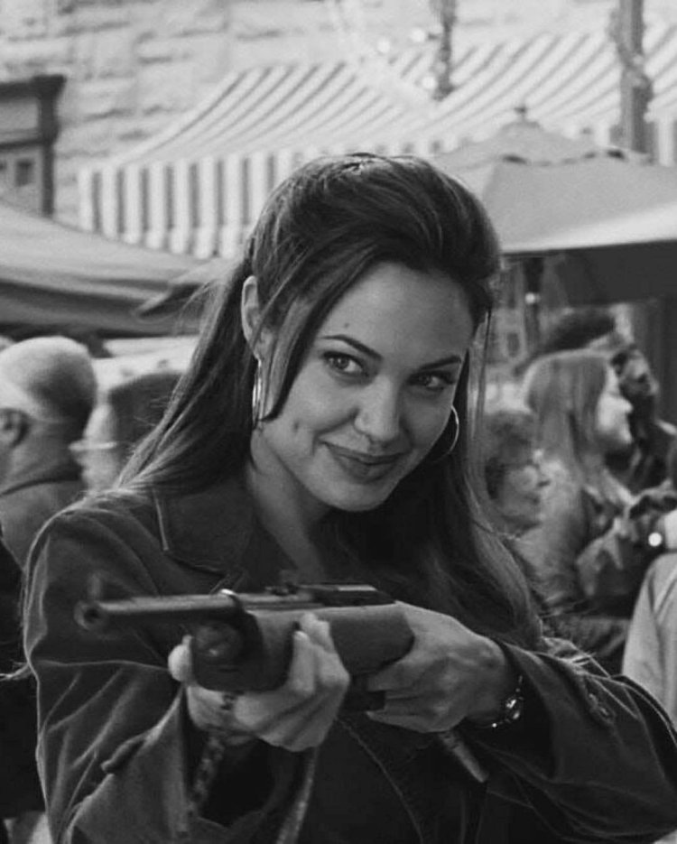 Angelina Jolie 90s