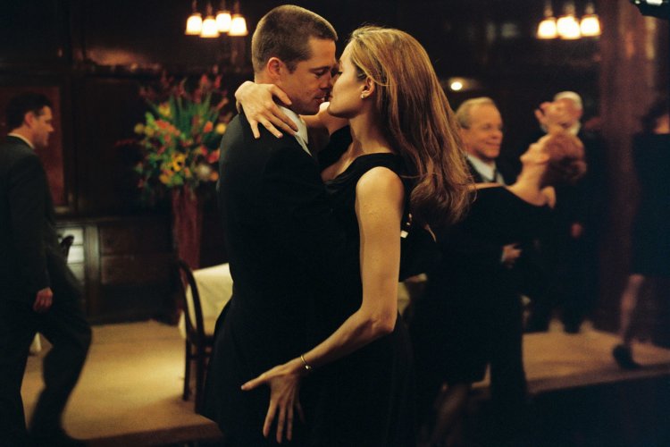 Mr and Mrs Smith dance