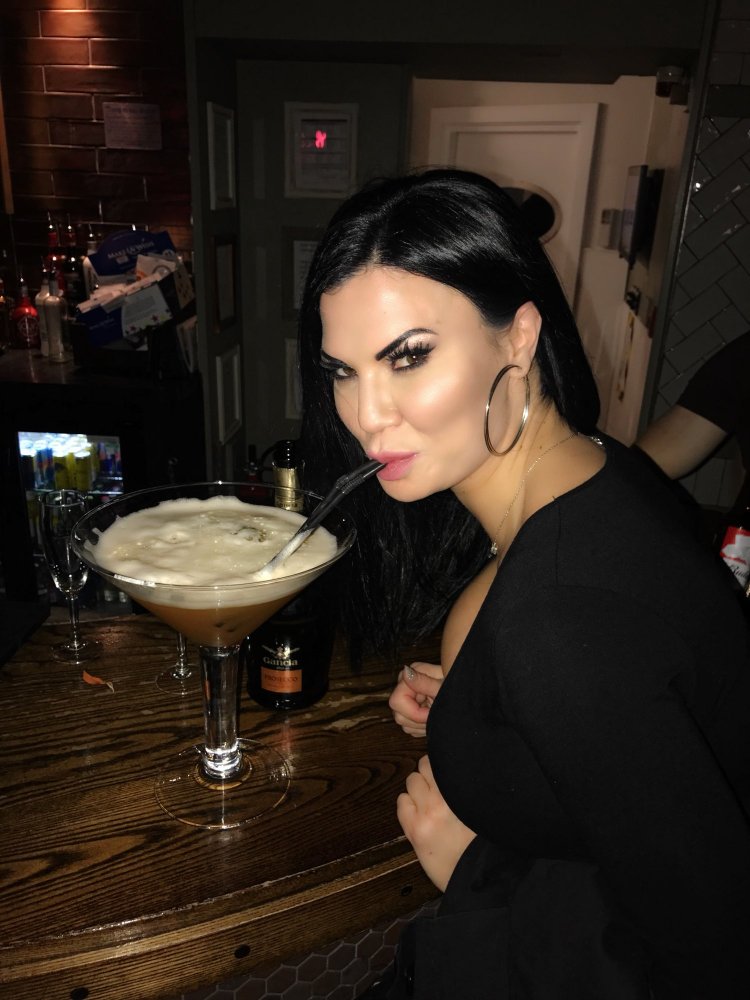 Jasmine Jae with makeup