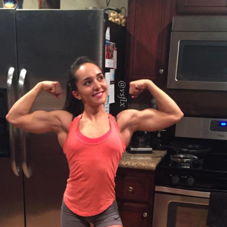 Vanessa Serros biceps