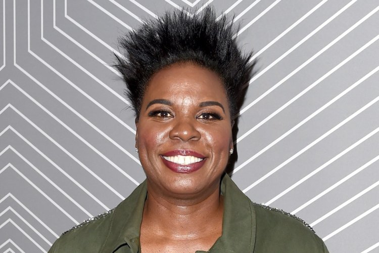 Leslie Jones feet