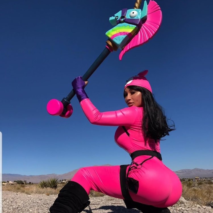 Mara FORTNITE cosplay