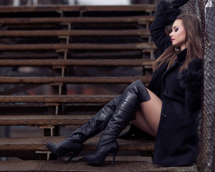 Mila Sivatskaya in high boots