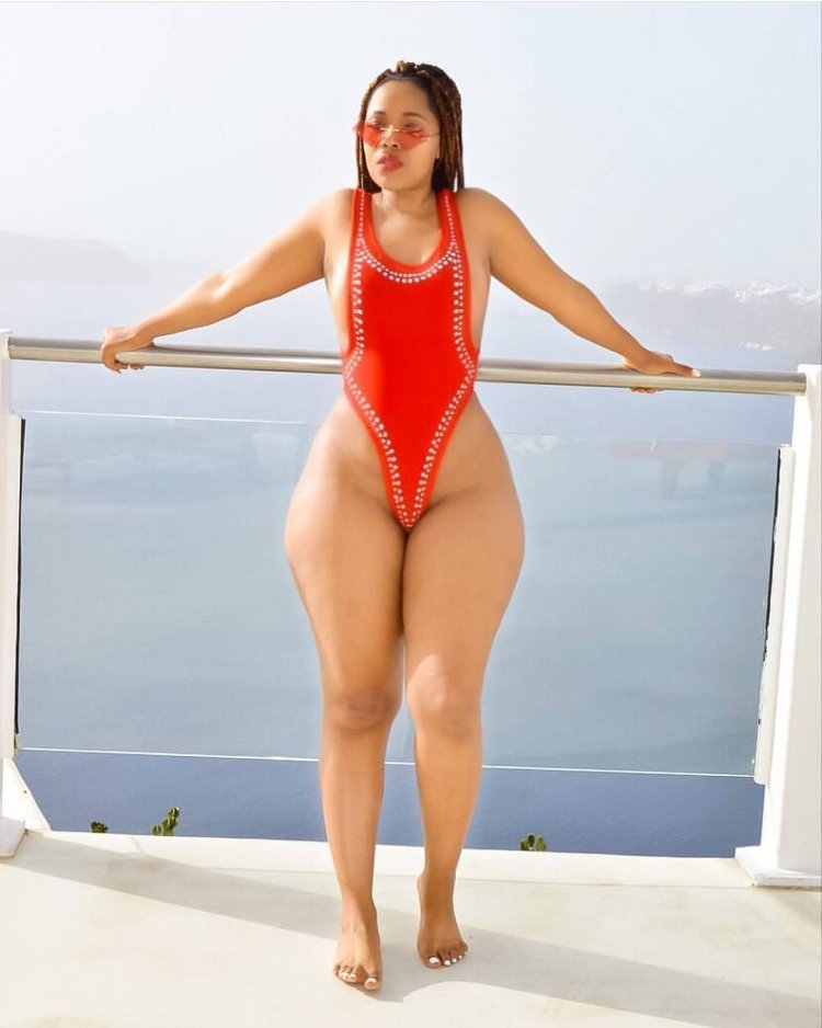 Plus size model Naomi Banks