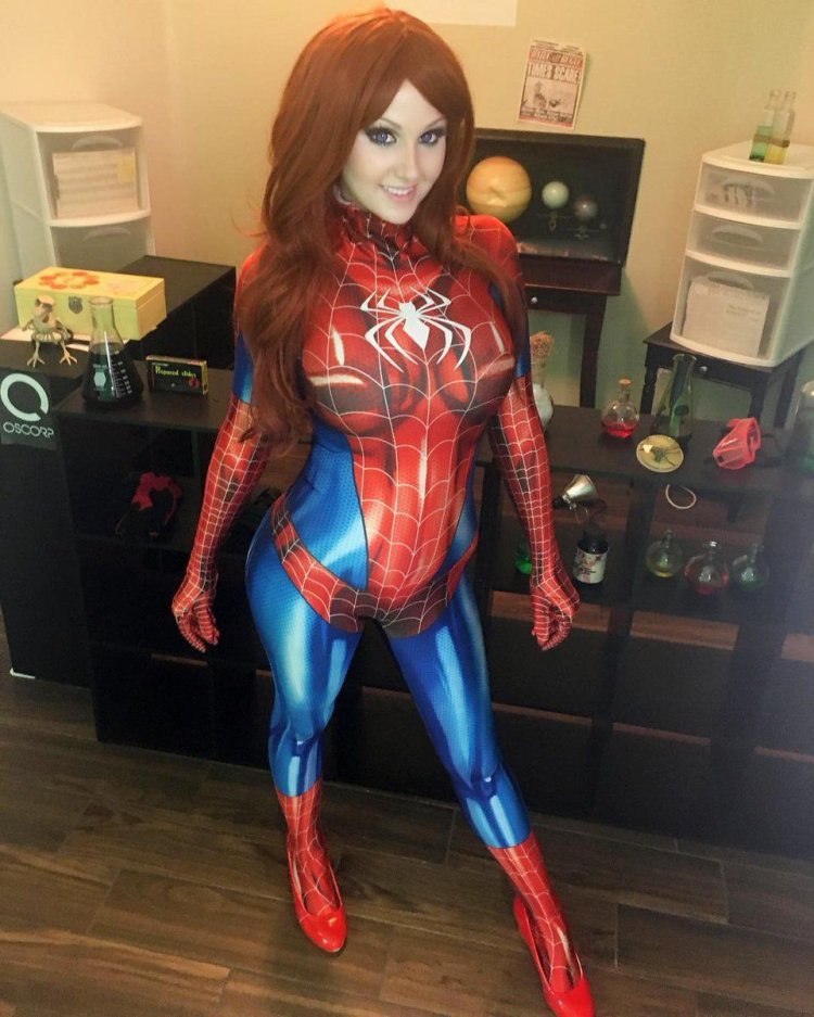 Angie Griffin Cosplay Elvira