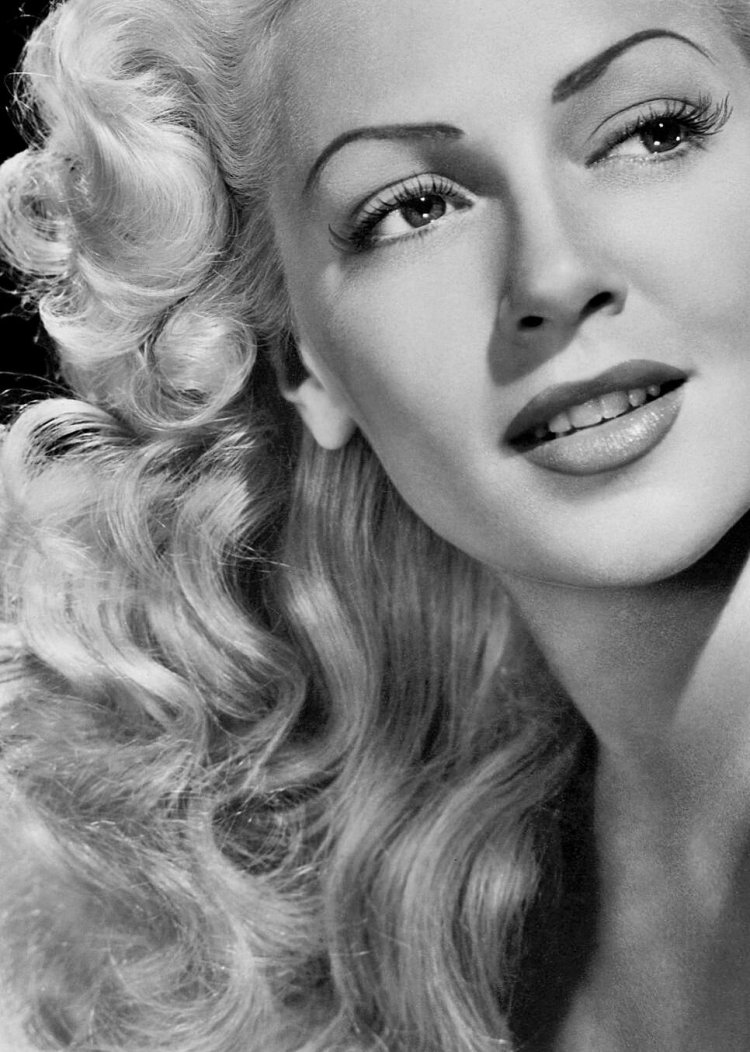 Lana Turner photo