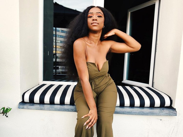 Paula Devik Cameltoe