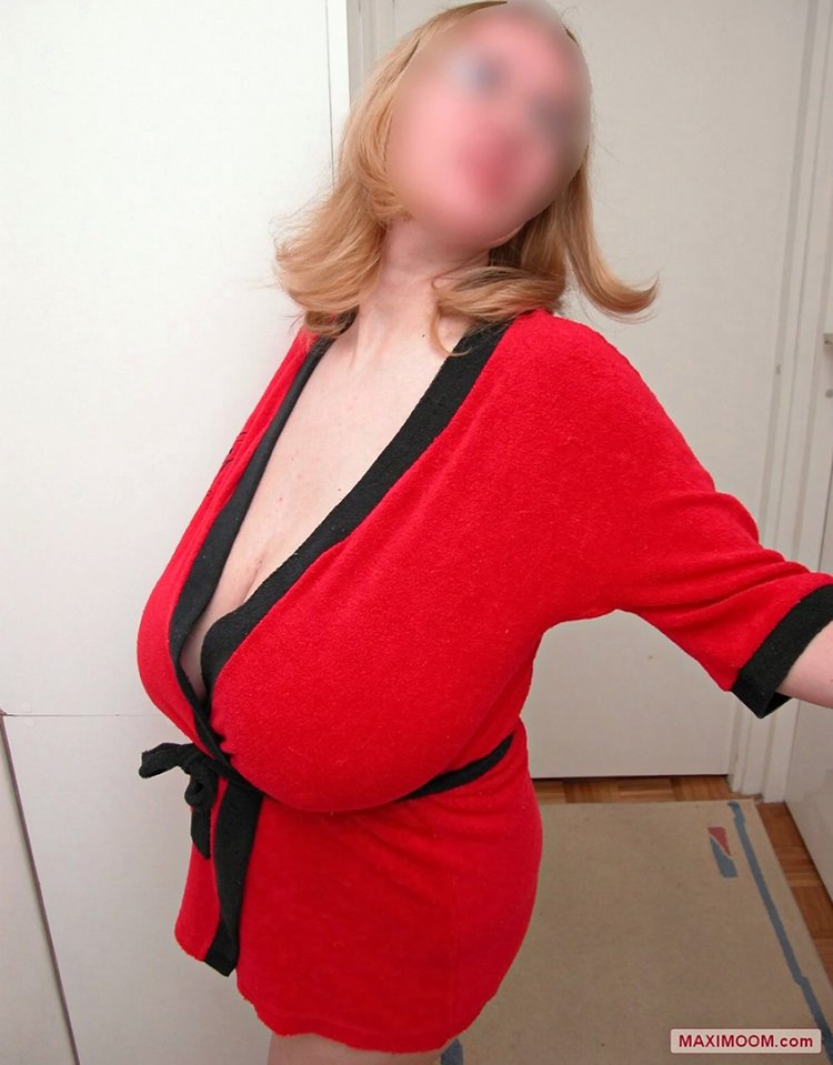 Women's tits in ordinary life