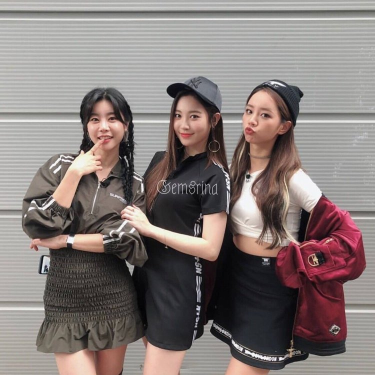 3 Korean Girlfriends