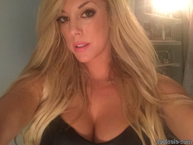 Model Sitorabonu Israilova