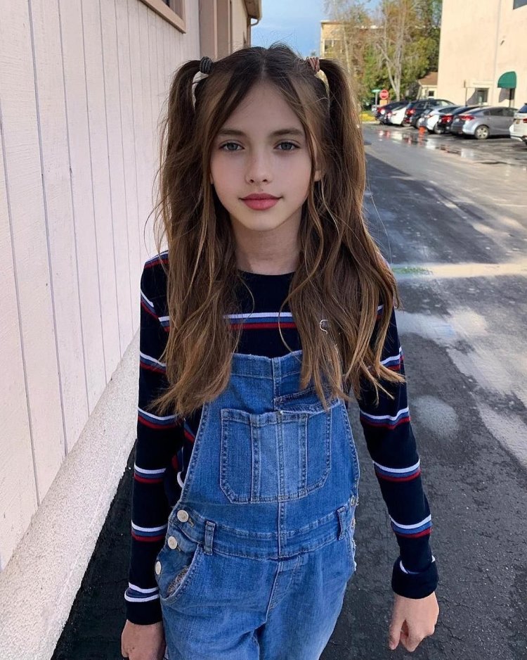 Jessica Clements without makeup