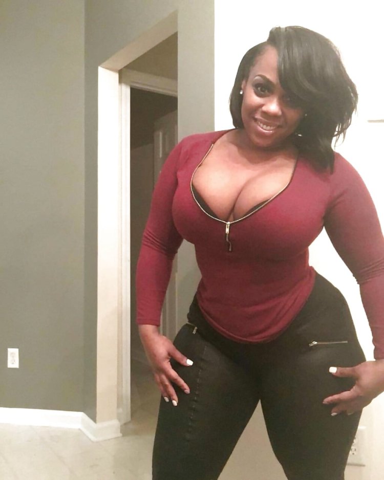 Plus size model Naomi