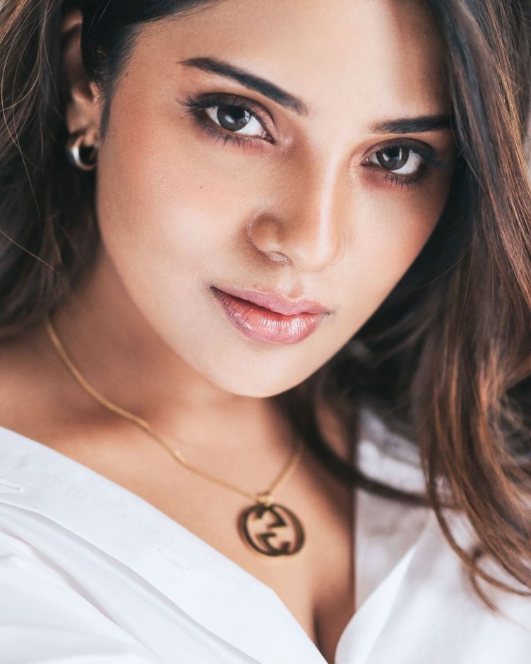 Niksindian Actresses