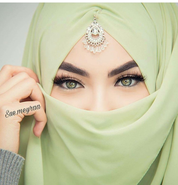 Oriental girls in hijab