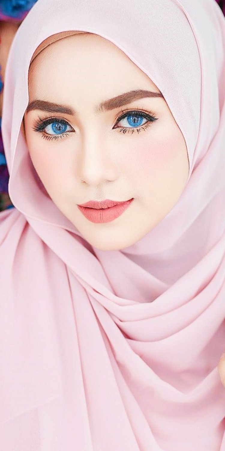 Sandra Arabian in hijab