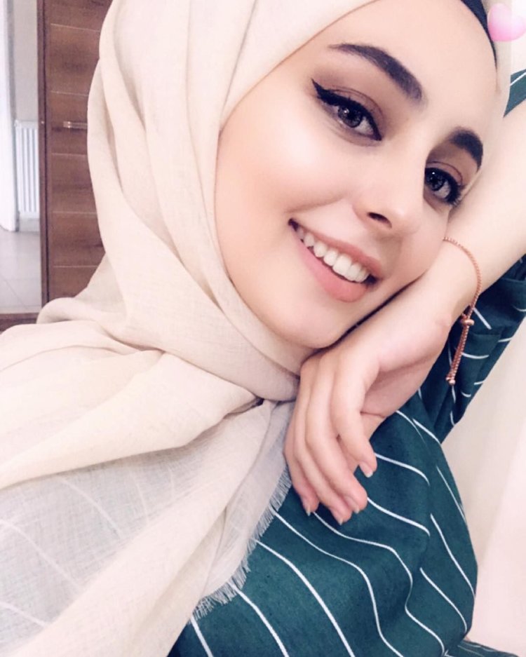 Muslim beautiful girls with beautiful lips pictures