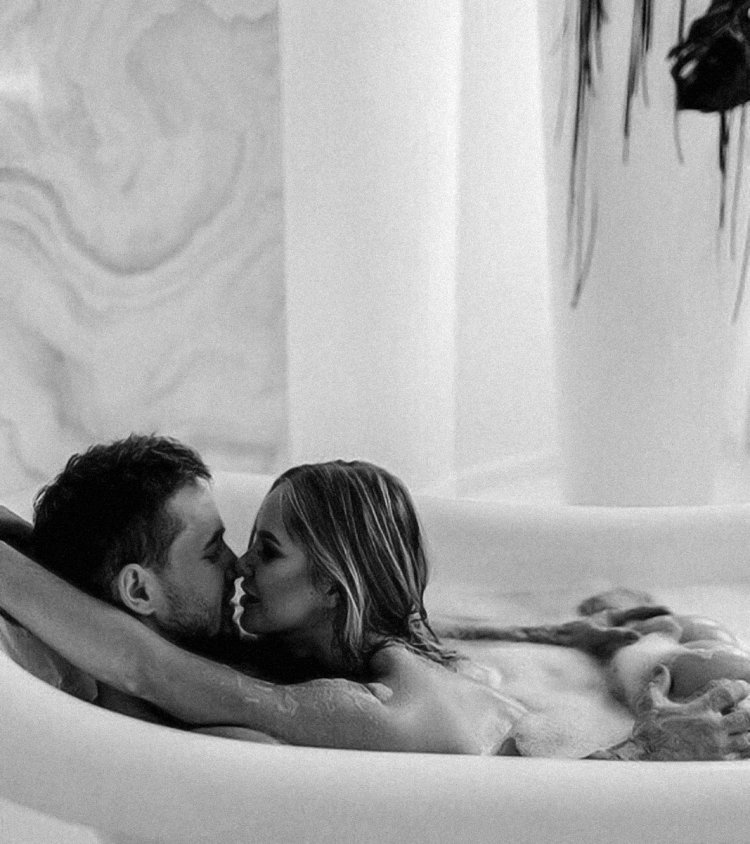 Lovers in the bathroom